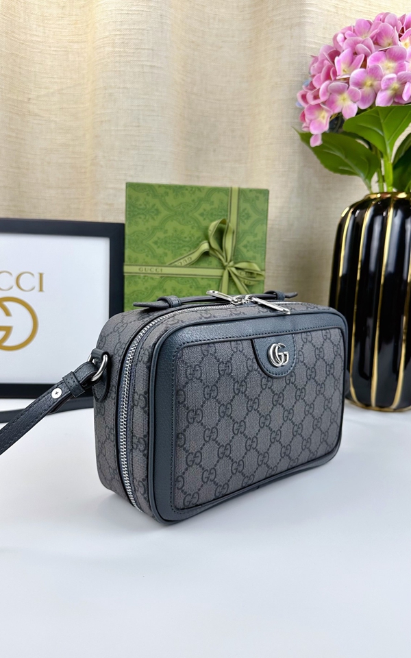 激安グッチバッグコピー背面デザイン